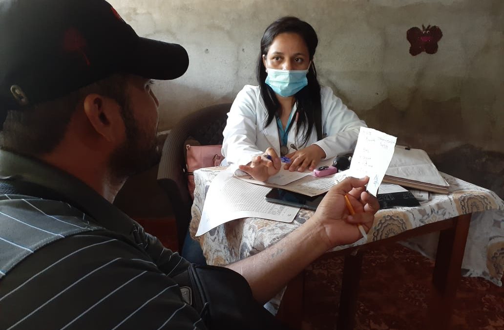 Nicaragüenses reciben atención médica cerca de sus casas