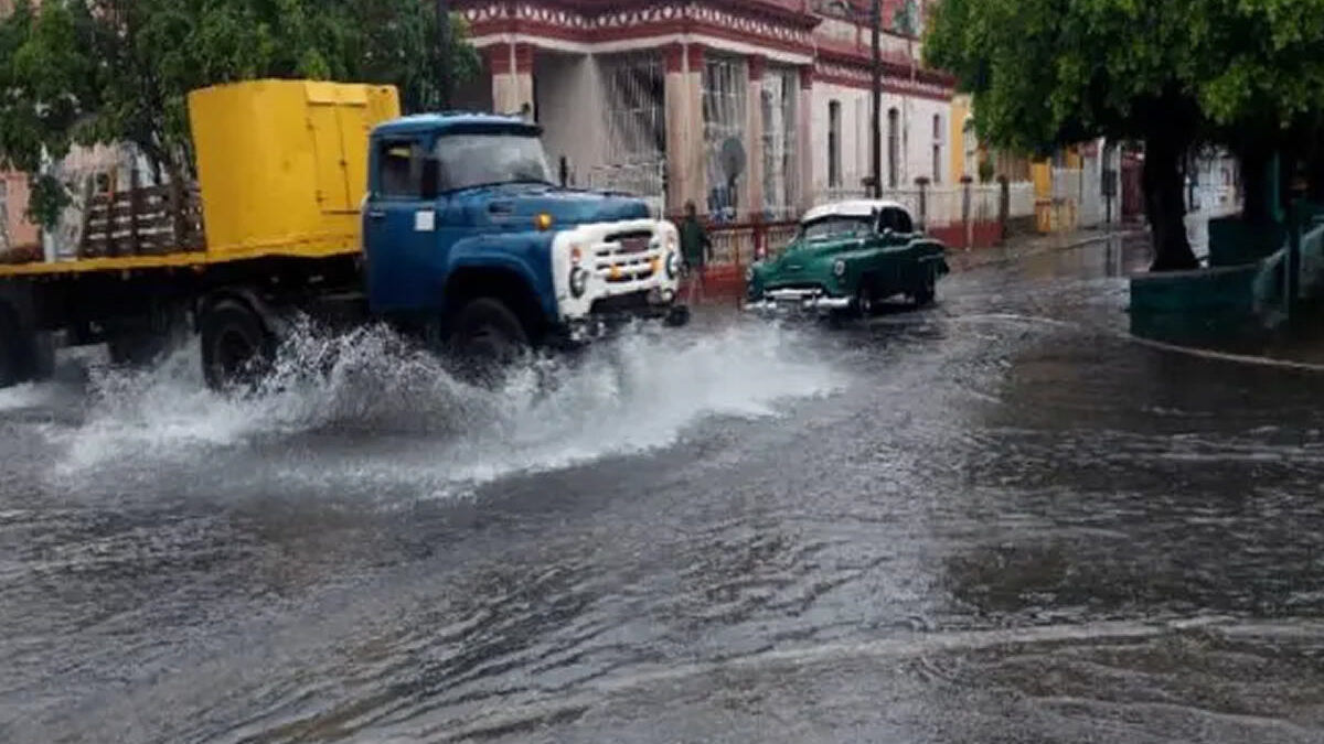 Torrenciales aguaceros golpean el occidente de Cuba y generan inundaciones
