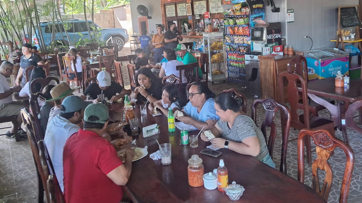 Ruta a Pochomil favorece el auge del comercio local en carretera vieja a León